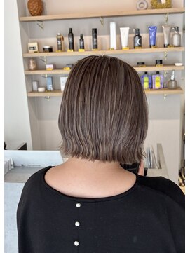 キッカ(kicca) 【kicca】切りっぱなしボブ×ハイライトカラー