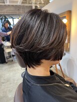 ビハインドザカーテン(BEHIND THE CURTAIN) ショートレイヤーボブ×白髪活かし×白髪ぼかしカラー