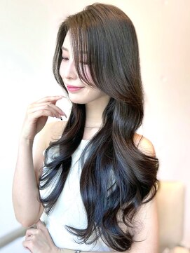 エインアンリー 明治神宮前(AIN.ANLY.) くびれヘア薄めバングレイヤーカット美髪大人ガーリー