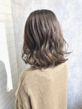 ジーナ 池袋(Zina) 【Zina】イメチェン毛先パーマ耳かけ×フォギーベージュ