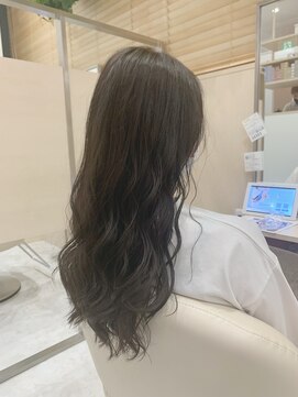 アドラーブル 長岡リバーサイド千秋店(adorable) 大人可愛い☆ロングレイヤー×艶感グレージュ☆ 20代30代