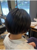 丸みショート［黒髪/グレーベージュ/前髪パーマ］