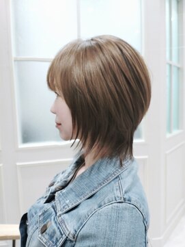 ハイストリートヘア(High street Hair) 前髪は狭めで少なめの大人のウルフスタイルです。
