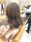 ベージュ
