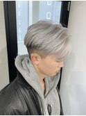 ホワイトシルバーブリーチダブルカラー刈り上げマッシュショート