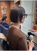顎ラインより少し高い切りっぱなしのボブ