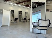 ニュイ 木更津(nuit)の雰囲気（店内は広々した空間です♪［木更津/ブリーチ］）