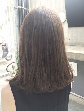 アシェット(assiette) assiette八尾裕一郎　透明感のあるブルージュ