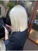 ブラック×ホワイト切りっぱなしボブ