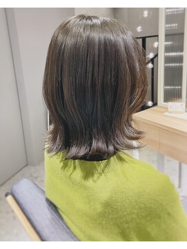 バイエイト(X８) ◎結べる長さの外はねスタイル