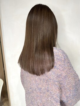 カーム(calm) イメチェン/ホワイトブロンド/外ハネボブ/美髪/ショートボブ