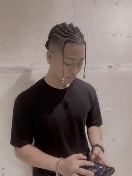 フランクスバーバーザスタンド(Frank’s barber the stand) スペインカール/スパイキーショート/ブルーブラック/飯田橋