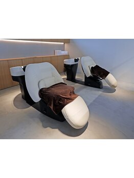 最先端の商材と機器を導入★REPTORトリートメントを一足先に体験！髪の芯から潤った滑らかな指通りに感動♪