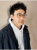 【ラフな束感で魅せる、大人のスパイラルパーマ】