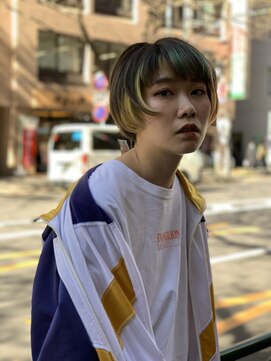 イイナヘアガレージ(117) 【117hairgarage】多色ハイライトショート