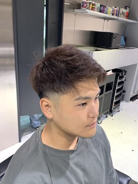 フランクスバーバーザスタンド(Frank’s barber the stand) メンズツーブロックパーマバーバービジネスフェード眉毛F