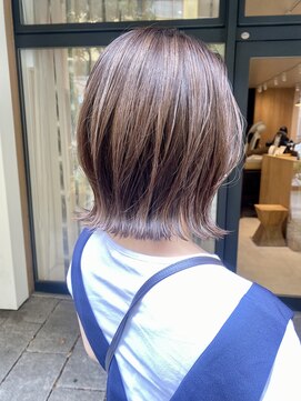 トリート 海浜幕張店(TREAT) くびれボブ　白髪ぼかしハイライト