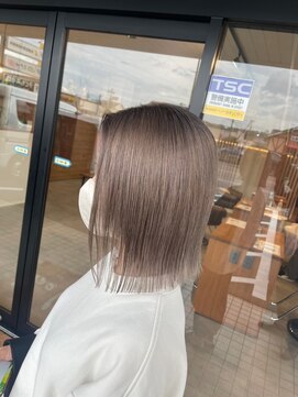 ビーグレイス 美濃加茂店(be Grace) アッシュシルバーベージュカラー×20代透明感ボブ