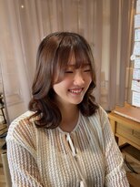 リベラル(liberal)&nbsp;ベージュ 顔周りレイヤー 垢抜けくびれミディ【20代/30代/40代】