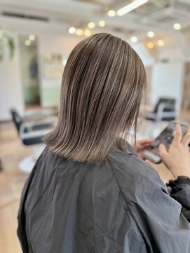アンダーバーホワイト 南海難波店(_WHITE) 切りっぱなしボブ/ハイライトカラー