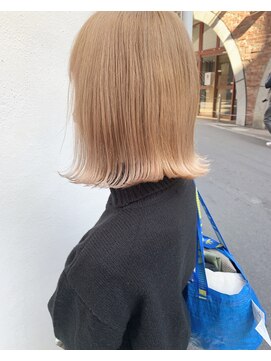 モルニ(MORNI) ハニーイエロー_マロンベージュ Aラインボブ かきあげ