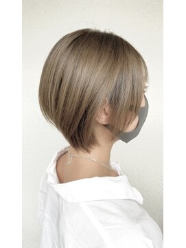 ルアナ(Luana) 【ショート】ハイトーンなミルクティーショート