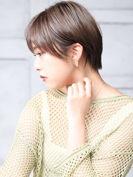 クラッチ 天王寺(CLUTCH) 大人可愛い小顔前下がりショートボブ丸みショートアッシュA1