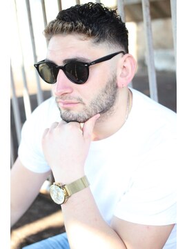 エイル(AILE) クロップスタイル/スキンフェード/アップバング/デザインカラー