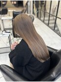 透明感のあるミルクティーベージュ