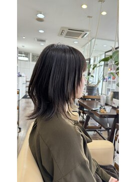 ジッピー ヘアーコレクション 小顔カット顔周りレイヤー外ハネボブミニウルフ