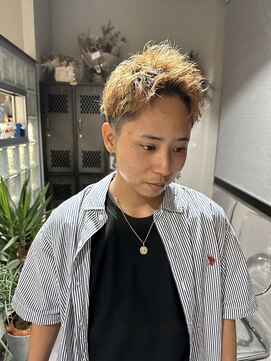 クヴェル(Kvell) スパイキーショートxハイトーン