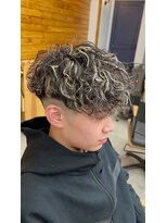 ステラ(STELLA)&nbsp;スペインカール/メンズ/メンズサロン/眉毛カット/メンズパーマ