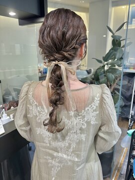 ケンジ 横浜(KENJE) ゆるふわヘア/編みおろし/ベロアリボン/お呼ばれヘア