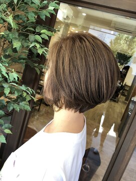 ヤコブ ヘアー(Jacob hair) 【Jacob HAIRDESIGN】前下がりボブ