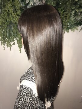 アールサロン アオヤマ(Rr SALON AOYAMA) プラチナミネコラ