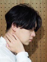 サン(3)&nbsp;前下がり　　黒髪　センターパート　セミウエット