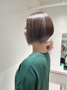 ブロッサム 保谷(Blossom) 大人かわいい艶感グレージュインナカラーショート