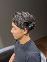 ビーダンディー(Bee dandy)&nbsp;ビジネスツーブロック デザインパーマ かき上げアップバング