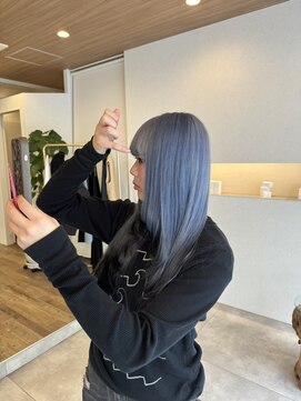 ウタリ(utari) 夏っぽいアイスブルー【難波 桜川/ケアブリーチ】