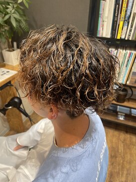 エント(ento) 大きめカールで魅せるツイストスパイラル