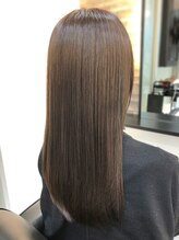 「水を弾く」と「ツヤ感」を作りつつ、全ての栄養を閉じ込める成分を仕上げに定着