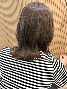 コンティロミー(CONTI ROMMY.) くびれ巻きミディアムヘーゼルグレージュ似合わせカットカラー