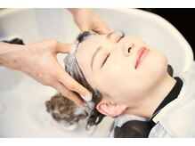 頭皮をすっきり整え、ひと息つけるヘッドスパ