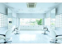 ユウヘアー 師勝店(U Hair)の雰囲気（程よい席間隔で隣の方を気になさらずお過ごしいただけます。）