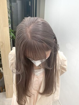 ロマリア(Lomalia) 馴染むハイトーン"アッシュグレージュカラー シアーカラー