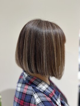 アットリッチ(@RICH) 立体感前下がりボブ