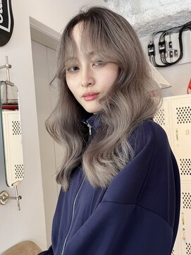 スリー(three) ヌーディグレージュ