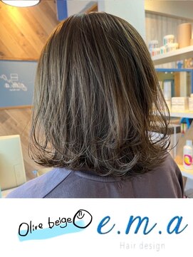 エマヘアデザイン(e.m.a Hair design) オリーブベージュ