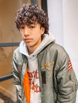 ヴヴ(Bub) poodle perm/スパイラルパーマ　強めパーマ　カーリーヘア　束感