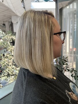 モア 下通店(MORE) 前下がりボブ